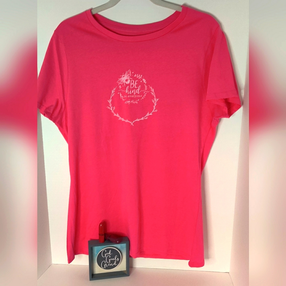 Ladies' Tagless Tee & Free Gift